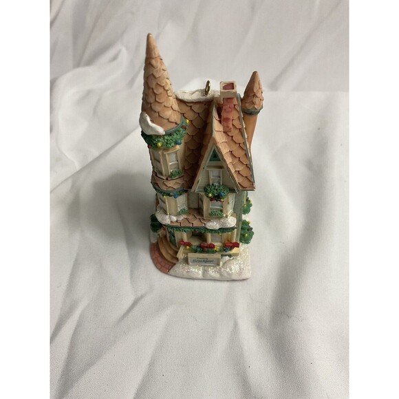 Carlton Cards Ornament Christmas Town Inn Bed and Breakfast Victorian 1997 - Picture 2 of 7